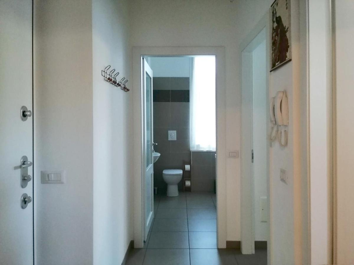 Appartamento Aida - Near The Center With Private Parking E Ac Комо Екстериор снимка
